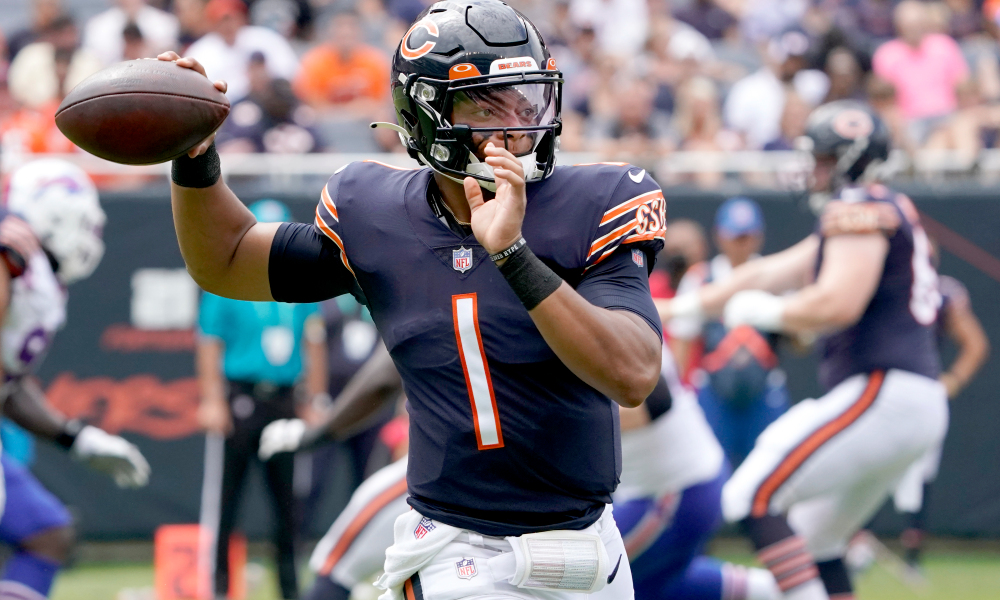 Justin Fields throwing a ball for the Bears, a team in the NFC North